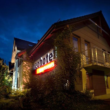 Neohotel Airport Szczyglice Buitenkant foto
