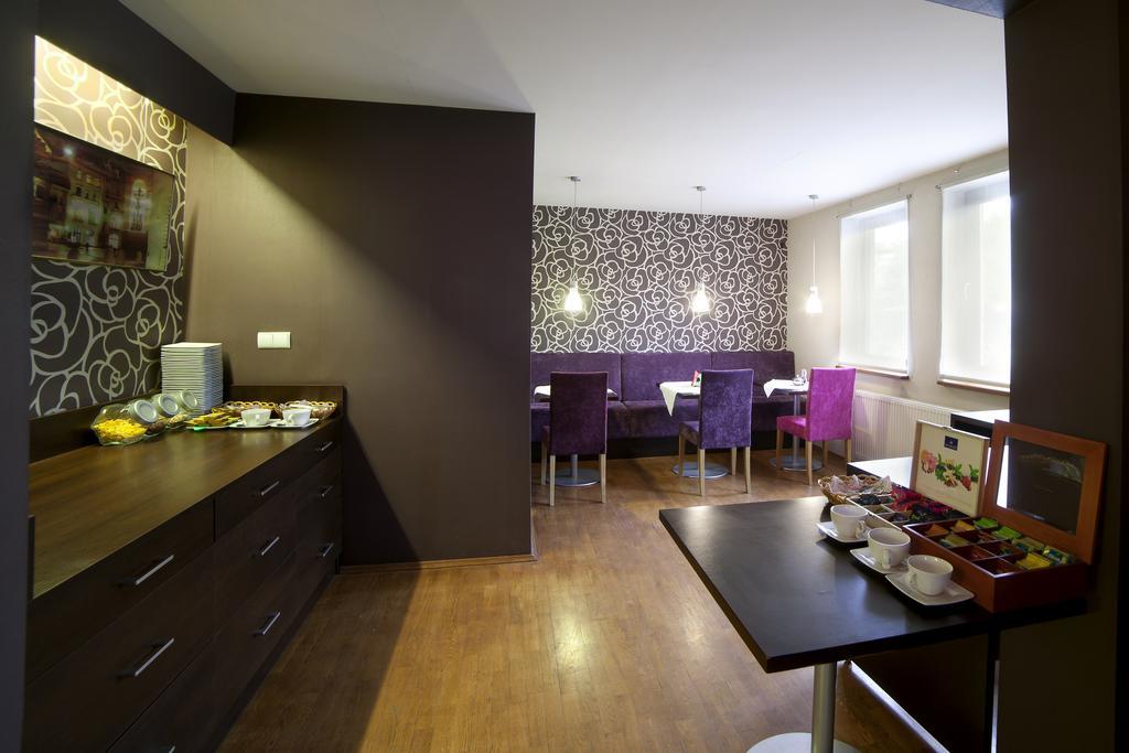 Neohotel Airport Szczyglice Buitenkant foto